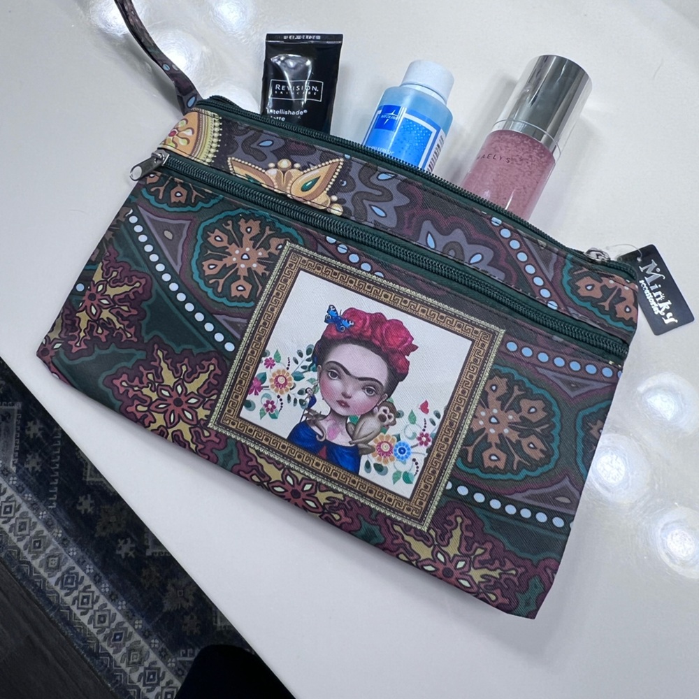 NWOT - Cute Frida cosmetic bag